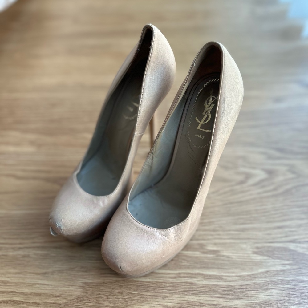 YVES SAINT LAURENT Leather Pumps